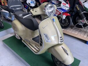 Piaggio Vespa GTS 300 75th-2