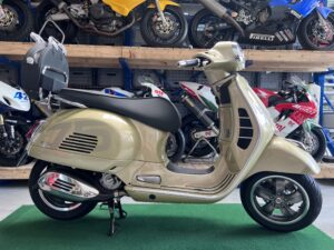 Piaggio Vespa GTS 300 75th