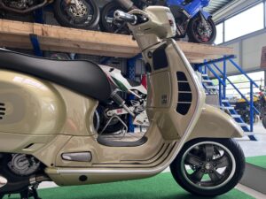 Piaggio Vespa GTS 300 75th-5