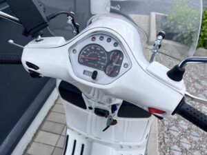 Piaggio Vespa GTS Super 300 ie-3