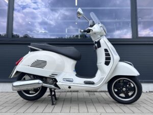 Piaggio Vespa GTS Super 300 ie